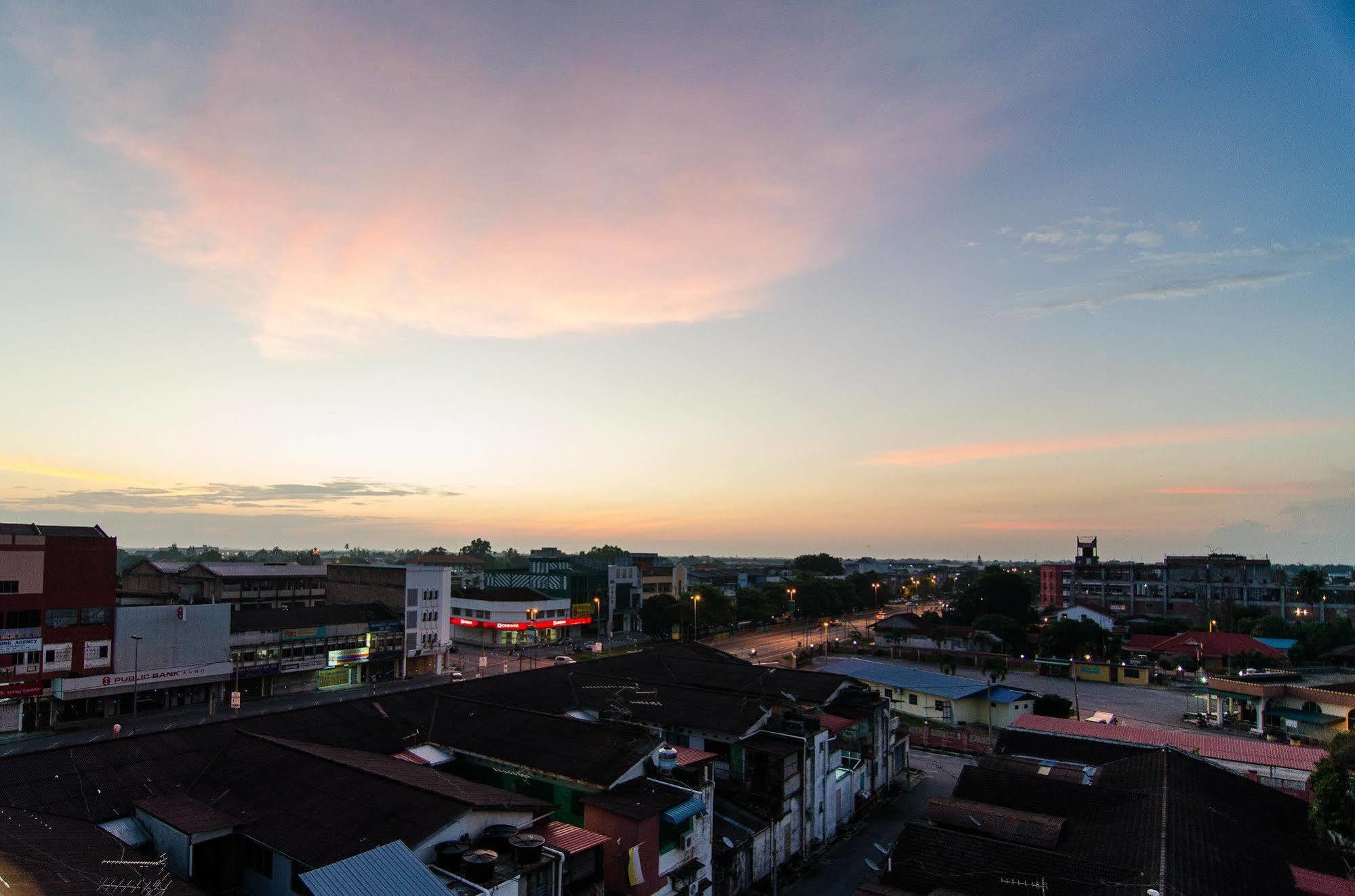 Mornington Hotel Sitiawan Zewnętrze zdjęcie